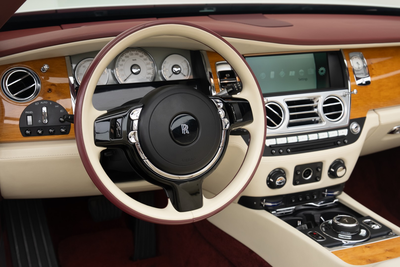 2017 ROLLS ROYCE DAWN GCC SILVER BADGE